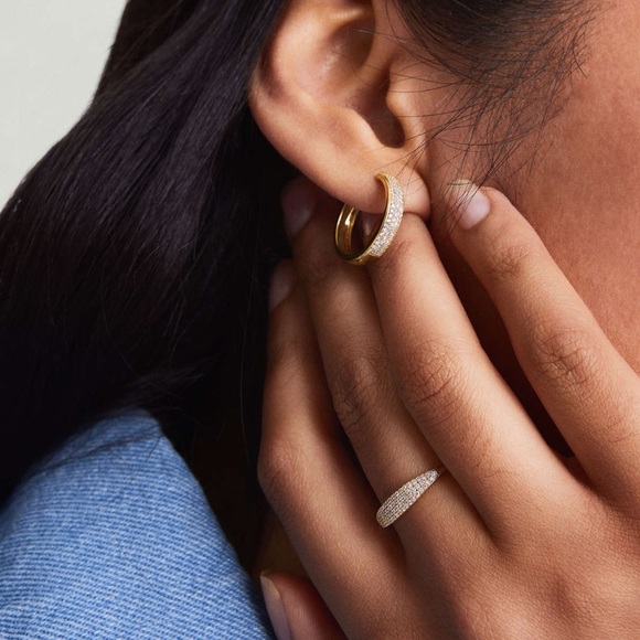 Mejuri Pavé Diamond Slim Signet 6 - Picture 3 of 5